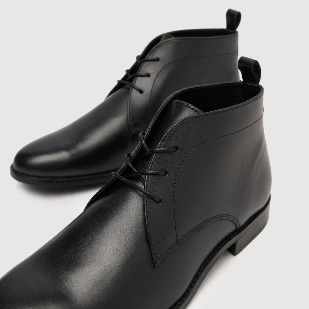 Dez Smart Chukka in Black